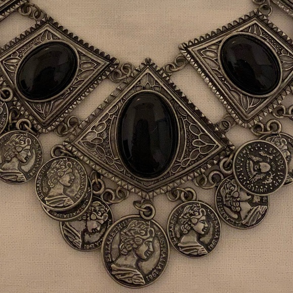 Gorgeous necklace! - Picture 2 of 3